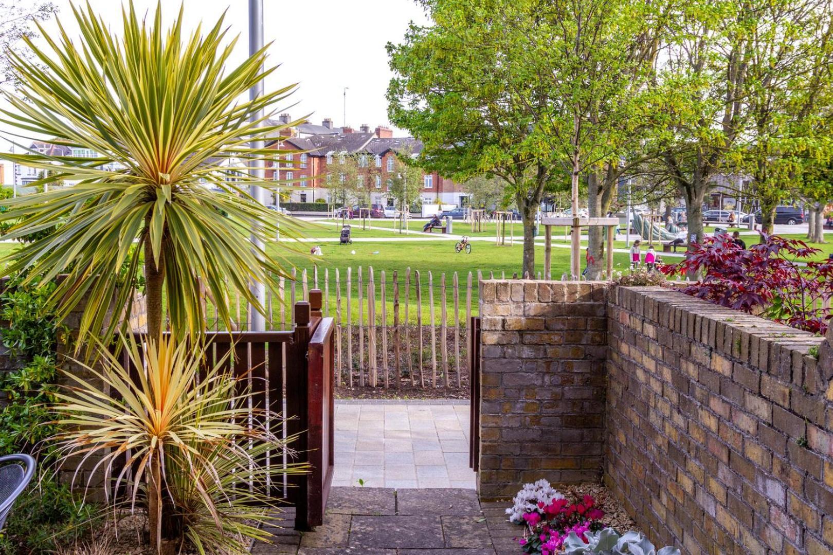 Guestready - Impressionante Flat Com Vista Terraco Lägenhet Malahide Exteriör bild